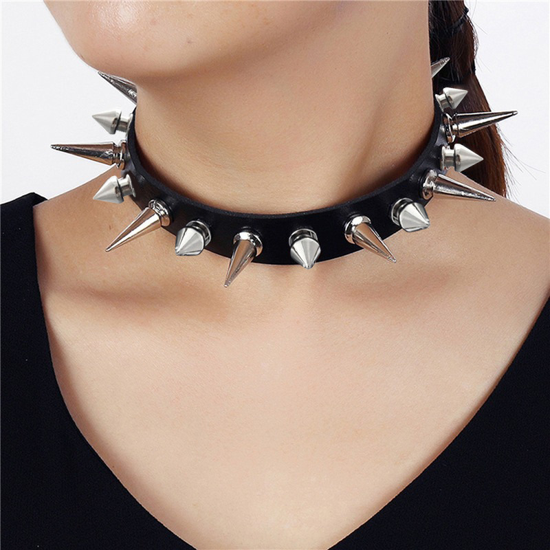 Collana Choker Punk Lunga con  - Goth Punk Spike Choker recensione e prezzo